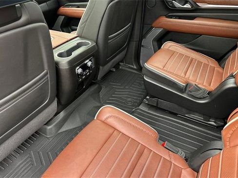 Used 2024 GMC Yukon Denali Ultimate image 12