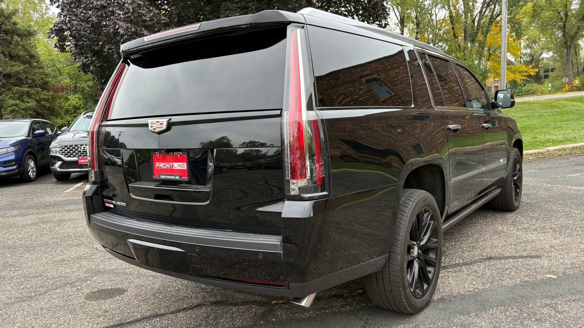 Used 2017 Cadillac Escalade ESV Premium Luxury AWD/4WD image 9