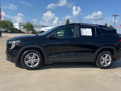 Used 2023 GMC Terrain SLE w/ Driver Convenience Package FWD image 5