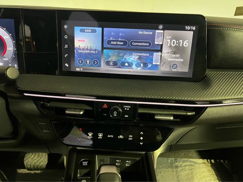 Certified 2025 Nissan Kicks SR image 11