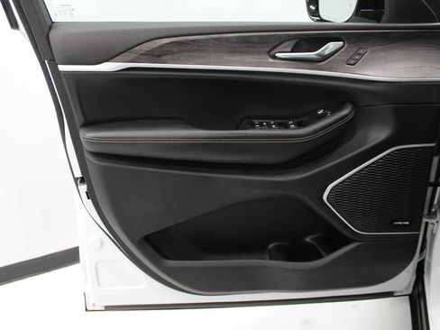 Used 2023 Jeep Grand Cherokee 4WD 4xe image 14