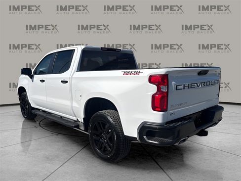 Used 2025 Chevrolet Silverado 1500 LT Trail Boss w/ Convenience Package II image 3