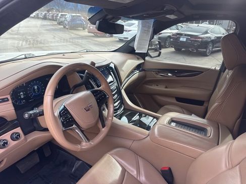 Used 2019 Cadillac Escalade ESV Platinum image 19