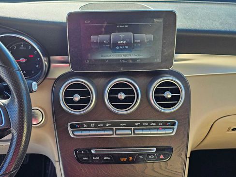 Used 2018 Mercedes-Benz GLC 300 4MATIC image 26