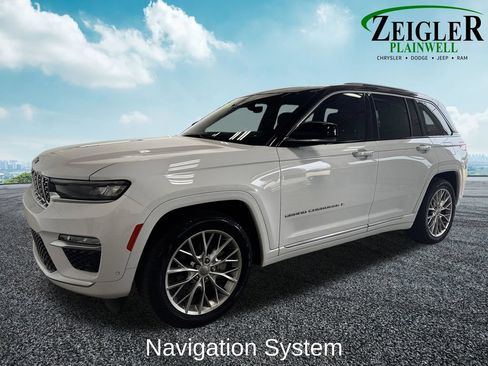 Used 2023 Jeep Grand Cherokee Summit w/ Luxury Tech Group V AWD/4WD image 2
