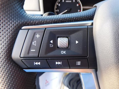 New 2025 Mitsubishi Outlander SE image 15