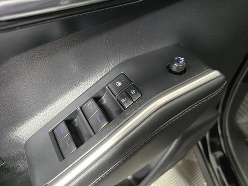 Used 2022 Toyota Highlander XLE AWD/4WD image 24