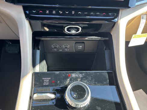 New 2026 Jeep Grand Cherokee Limited AWD/4WD image 38