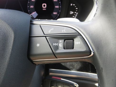 Used 2022 Audi Q3 2.0T Premium w/ Black Optic Sport Package image 24