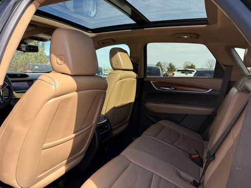 Used 2017 Cadillac XT5 Platinum AWD/4WD image 14