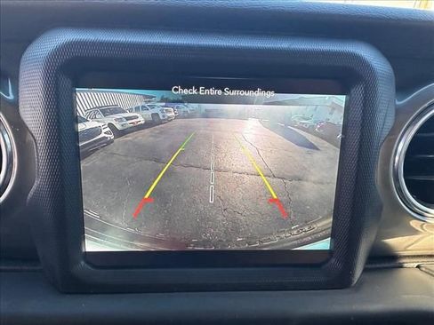 Used 2018 Jeep Wrangler Unlimited Sahara image 29