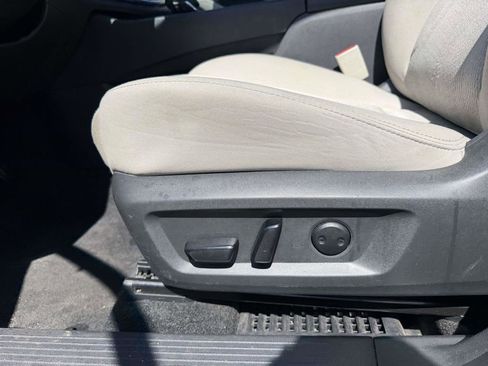 Used 2024 Nissan Rogue SV FWD image 23