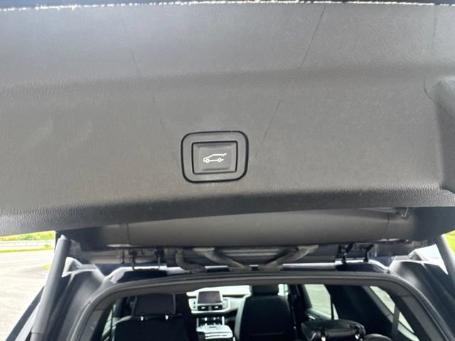 Used 2023 Chevrolet Tahoe Premier AWD/4WD image 16
