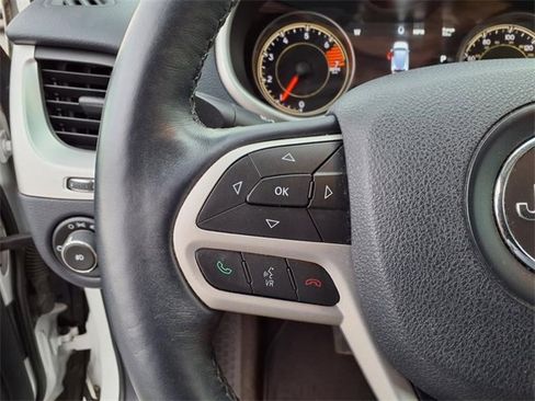 Used 2017 Jeep Cherokee Limited image 16