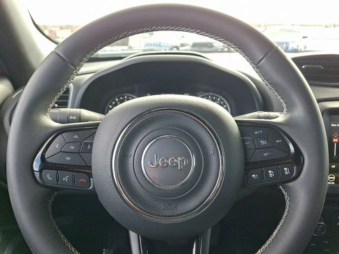 Certified 2021 Jeep Renegade Latitude w/ Luxury Group II image 19