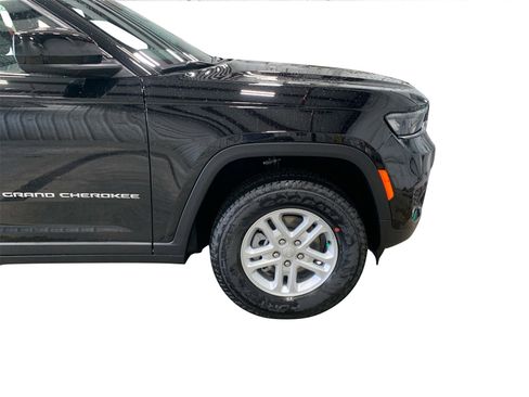 Used 2025 Jeep Grand Cherokee Laredo image 23