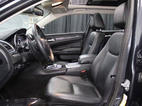 Used 2016 Chrysler 300 Limited image 12