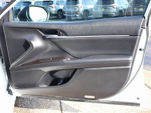 Used 2022 Toyota Camry XSE image 9