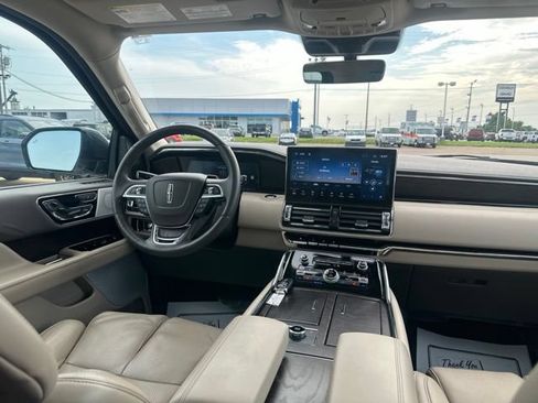 Used 2024 Lincoln Navigator Reserve AWD/4WD image 14