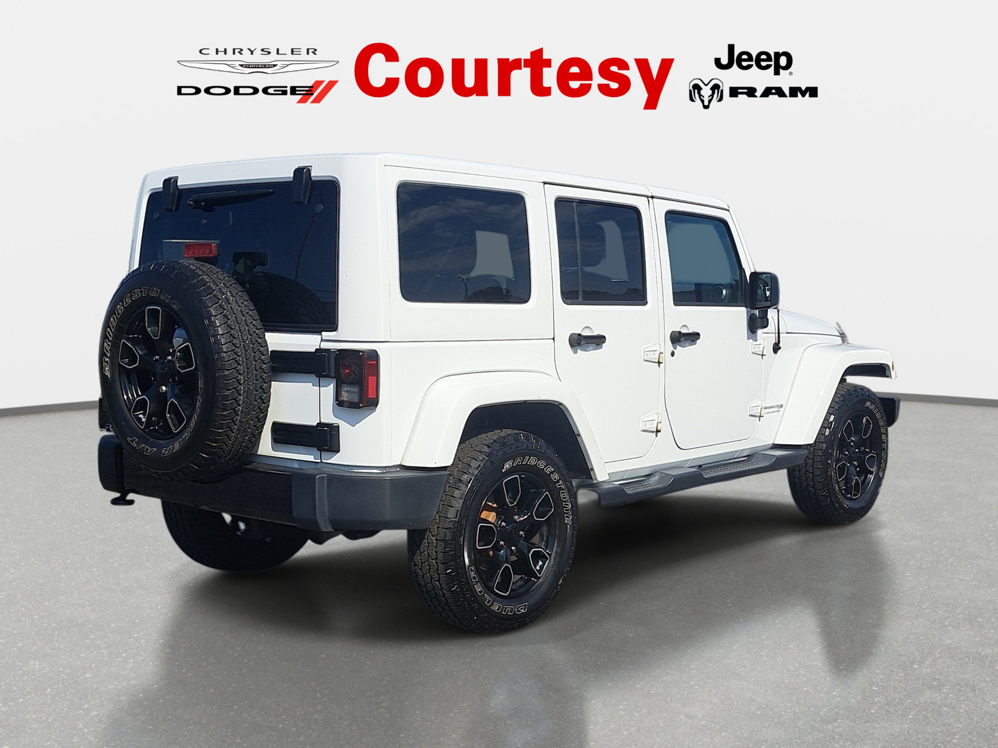 Used 2018 Jeep Wrangler Unlimited Sahara w/ Dual Top Group AWD/4WD image 4