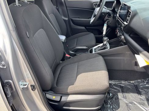 Used 2025 Hyundai Venue SE FWD image 31