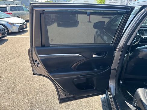 Used 2018 Toyota Highlander Limited Platinum AWD/4WD image 43