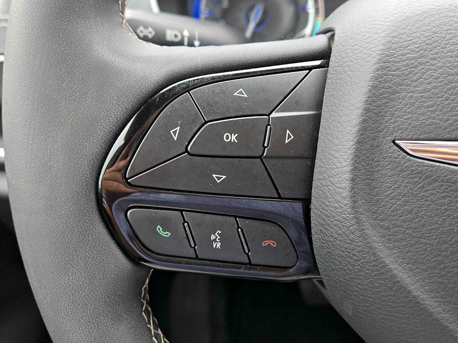 Used 2025 Chrysler Pacifica Limited FWD image 13
