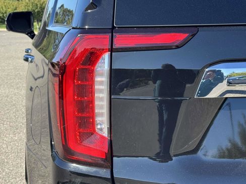 Used 2021 GMC Yukon SLT w/ SLT Luxury Plus Package image 9