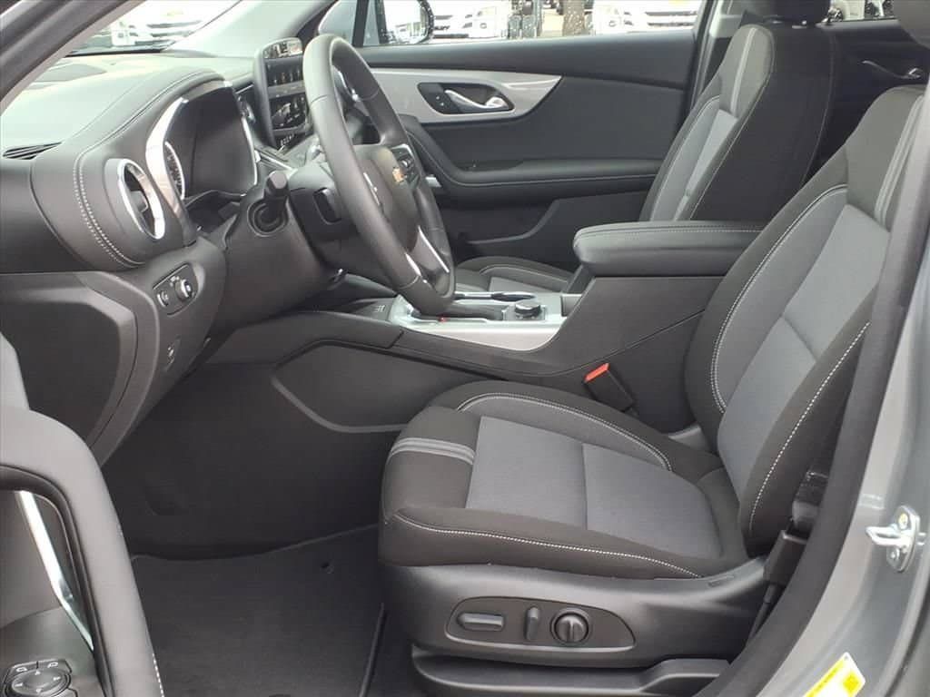 New 2026 Chevrolet Blazer LT w/ Convenience Package FWD image 16