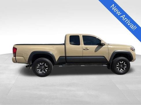 Used 2017 Toyota Tacoma TRD Off-Road w/ Premium & Technology Package AWD/4WD image 7