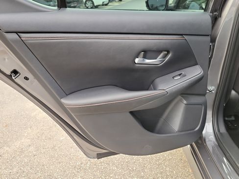 Used 2023 Nissan Sentra SR FWD image 11