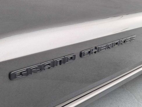 Used 2019 Jeep Grand Cherokee Altitude image 11