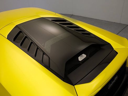 Used 2020 Lamborghini Huracan EVO RWD image 50