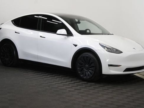 Used 2021 Tesla Model Y Long Range AWD/4WD image 1