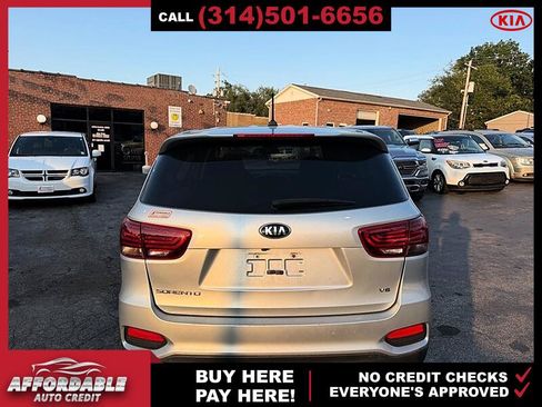 Used 2020 Kia Sorento FWD V6 image 4
