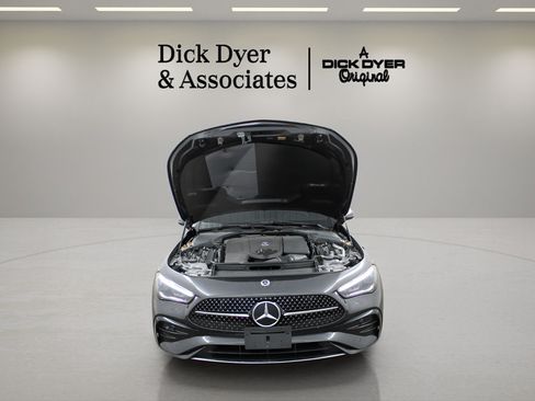 Used 2025 Mercedes-Benz CLE 300 4MATIC Coupe image 9
