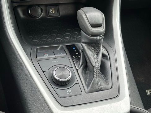 Used 2024 Toyota RAV4 LE AWD/4WD image 21