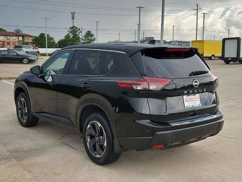 Certified 2025 Nissan Rogue SV FWD image 7