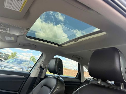 Certified 2023 Volkswagen Jetta SE w/ Panoramic Sunroof Package FWD image 17