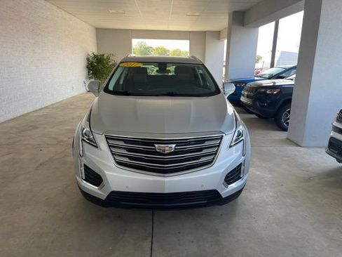 Used 2017 Cadillac XT5 Luxury w/ Driver Awareness Package FWD image 4