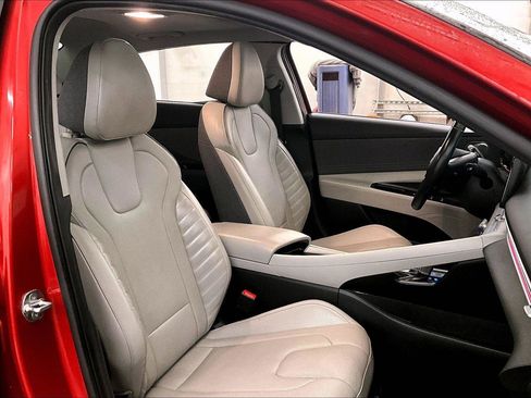 Used 2021 Hyundai Elantra Limited image 7