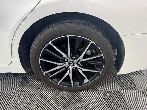 Used 2022 Toyota Camry SE w/ Convenience Package FWD image 13