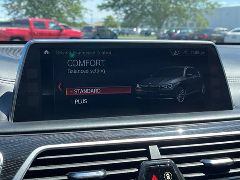 Used 2018 BMW 750i xDrive AWD/4WD image 42