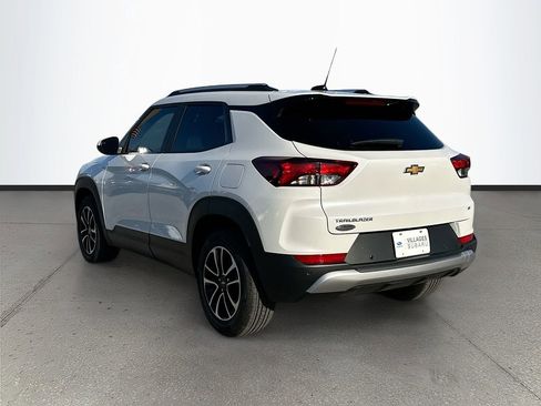 Used 2024 Chevrolet TrailBlazer LT w/ Driver Confidence Package image 5