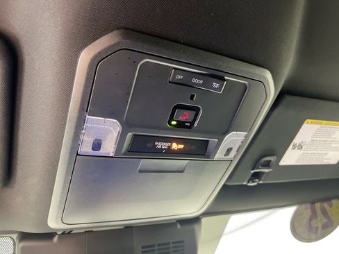 Used 2025 Toyota Tacoma SR image 22