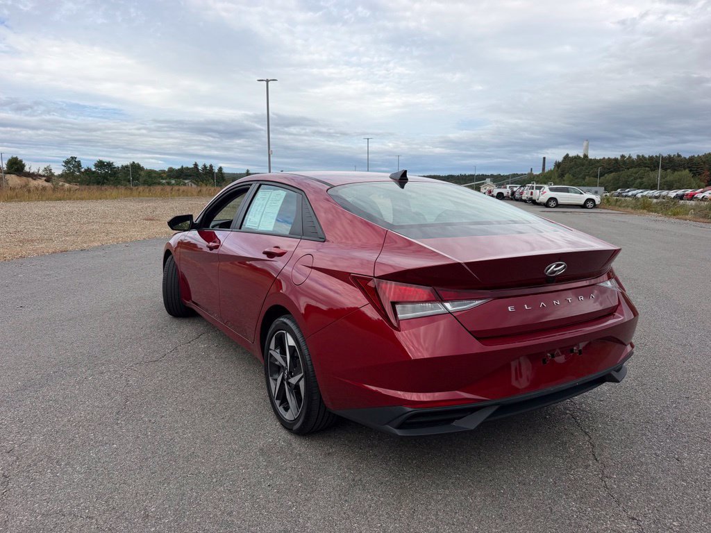 Used 2023 Hyundai Elantra SEL w/ Convenience Package FWD image 2