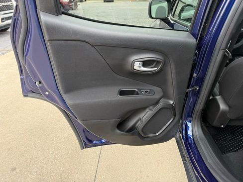 Used 2019 Jeep Renegade Sport image 16