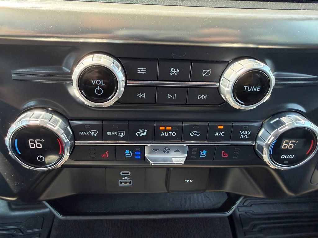 Used 2021 Ford F150 Lariat w/ FX4 Off-Road Package AWD/4WD image 18