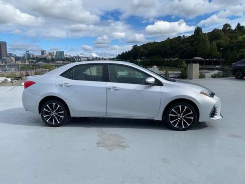 Used 2018 Toyota Corolla SE w/ Carpet Mat Package (TMS) FWD image 2