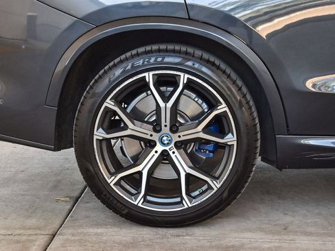 Used 2022 BMW X5 xDrive45e w/ M Sport Package image 11